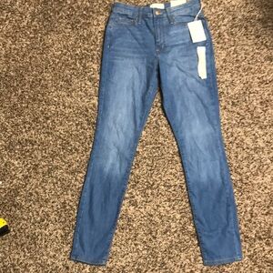 Universal Thread, women’s, high rise skinny, blue jeans, size 2, NWT